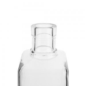 China Design clear glass 700 ml liquor bottle with cork Manufacturer and Company | QLT