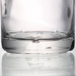 China 750 ml clear liquor glass bottle with stopper Manufacturer and Company | QLT