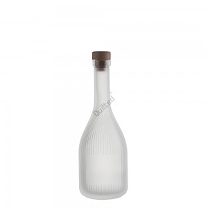 China 500 ml liquor clear vodka glass bottle with cork Manufacturer and Company | QLT