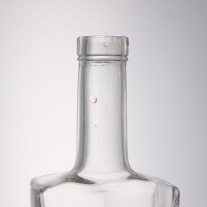 China Empty 700 ml flat square glass liquor bottle Manufacturer and Company | QLT