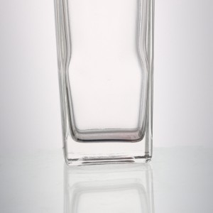 China Empty 700 ml flat square glass liquor bottle Manufacturer and Company | QLT