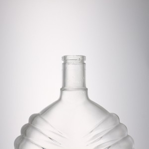 China 700 ml liquor clear flat glass bottle Manufacturer and Company | QLT