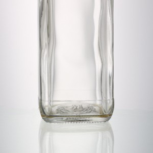 China 700 ml square shape glass liquor bottle Manufacturer and Company | QLT