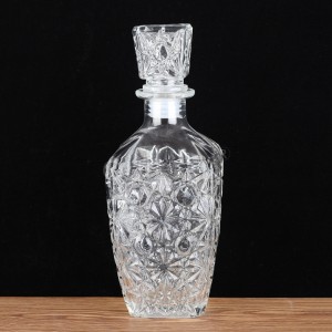 China 700 ml square shape liquor glass whisky bottle Manufacturer and Company | QLT