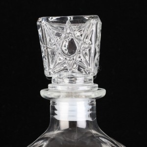 China 700 ml square shape liquor glass whisky bottle Manufacturer and Company | QLT