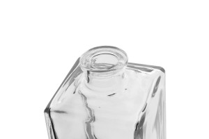 China 500ml Clear Square Liquor Glass Bottles Manufacturer and Company | QLT