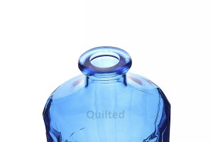 China Design 500 ml liquor glass vodka bottle with cover Manufacturer and Company | QLT